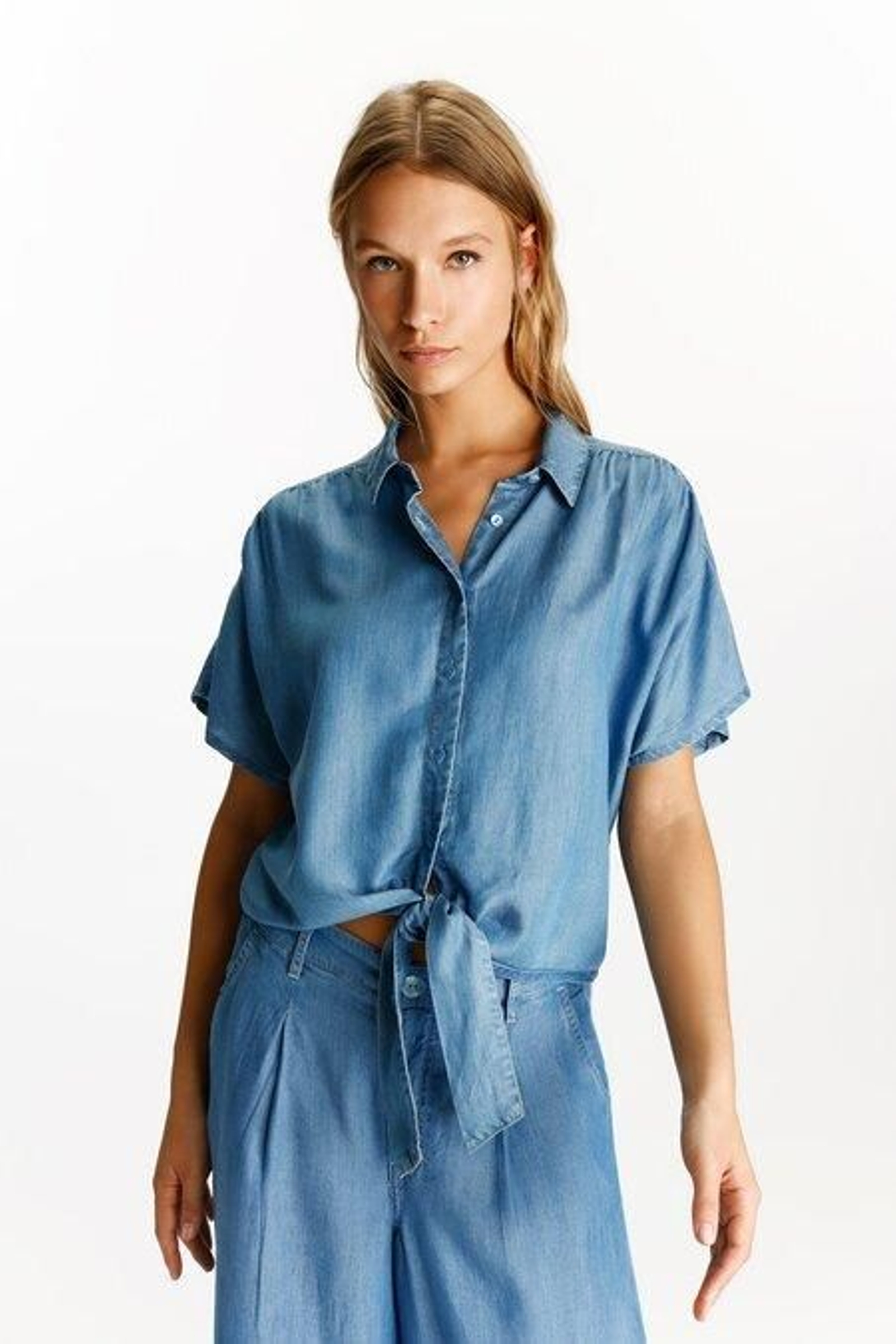 Camisa vaquera de Lefties. Camisa vaquera de Lefties.