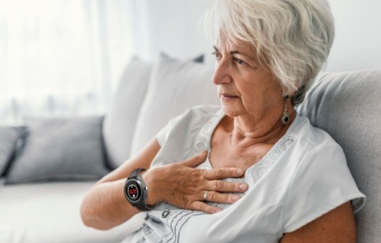 El reloj en la muñeca de una de las usuarias.