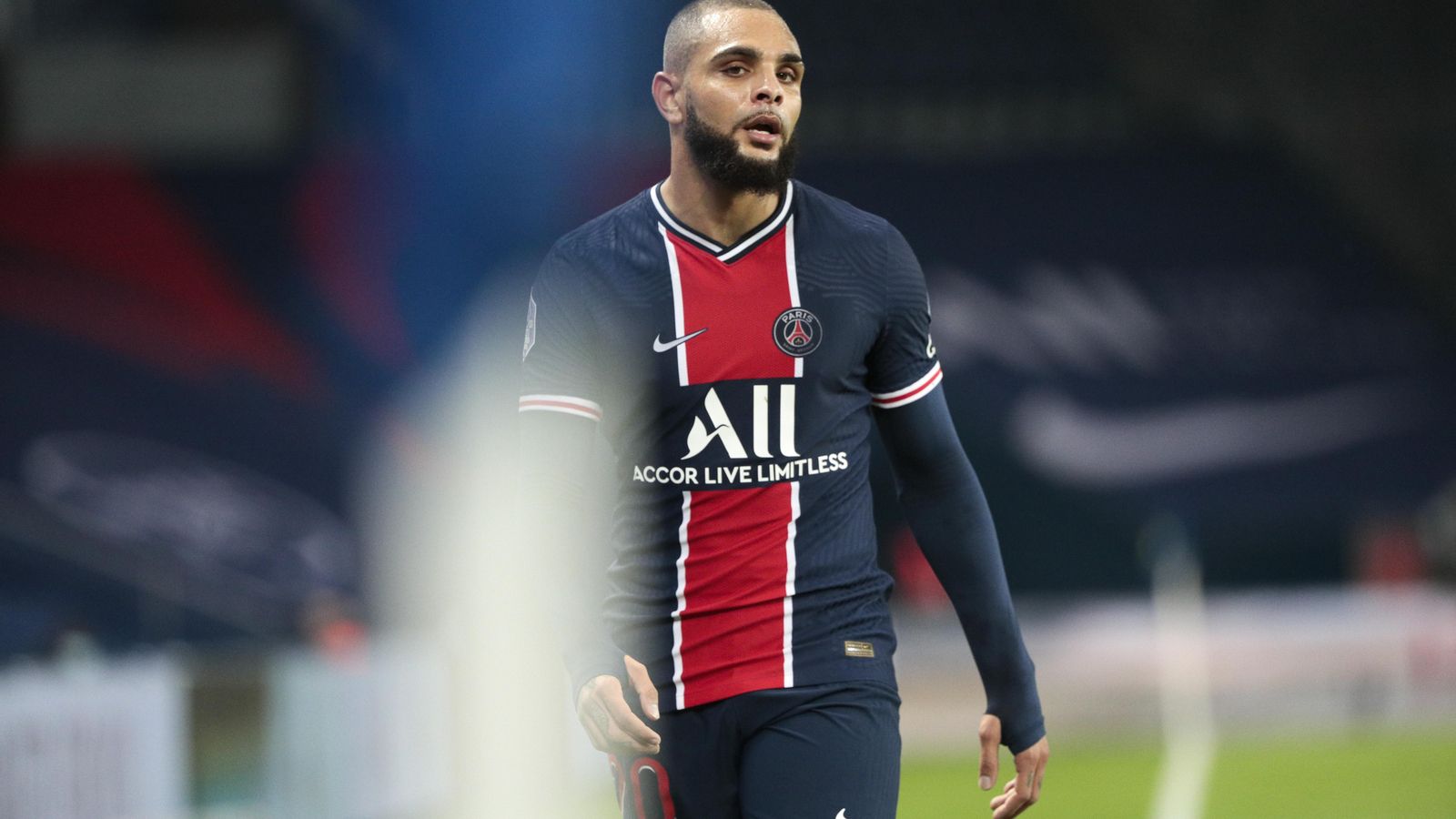 Layvin Kurzawa, durante un partido con el PSG