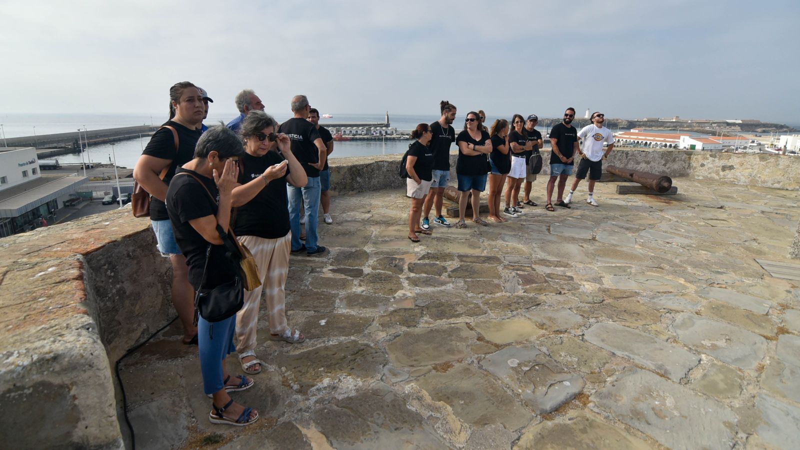 Homenaje a las victimas de la tragedia de 100% Fun Tarifa