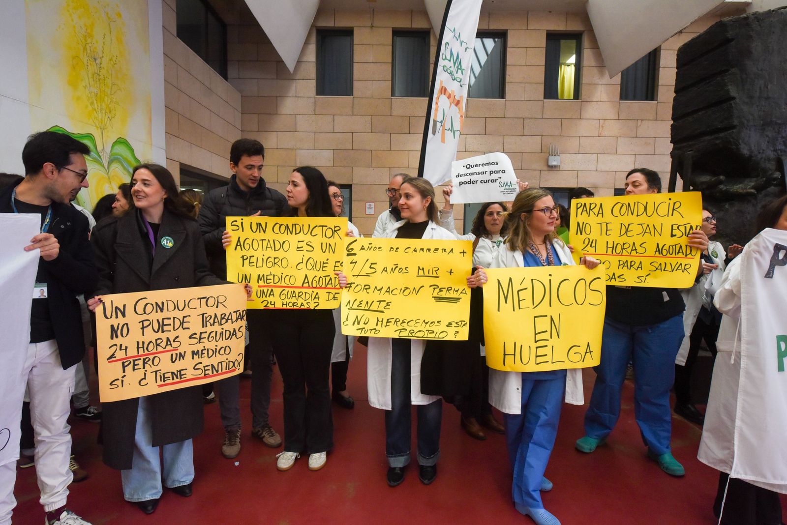 Las imágenes de la marcha de los médicos cordobeses por un estatuto propio y la mejora de sus condiciones laborales