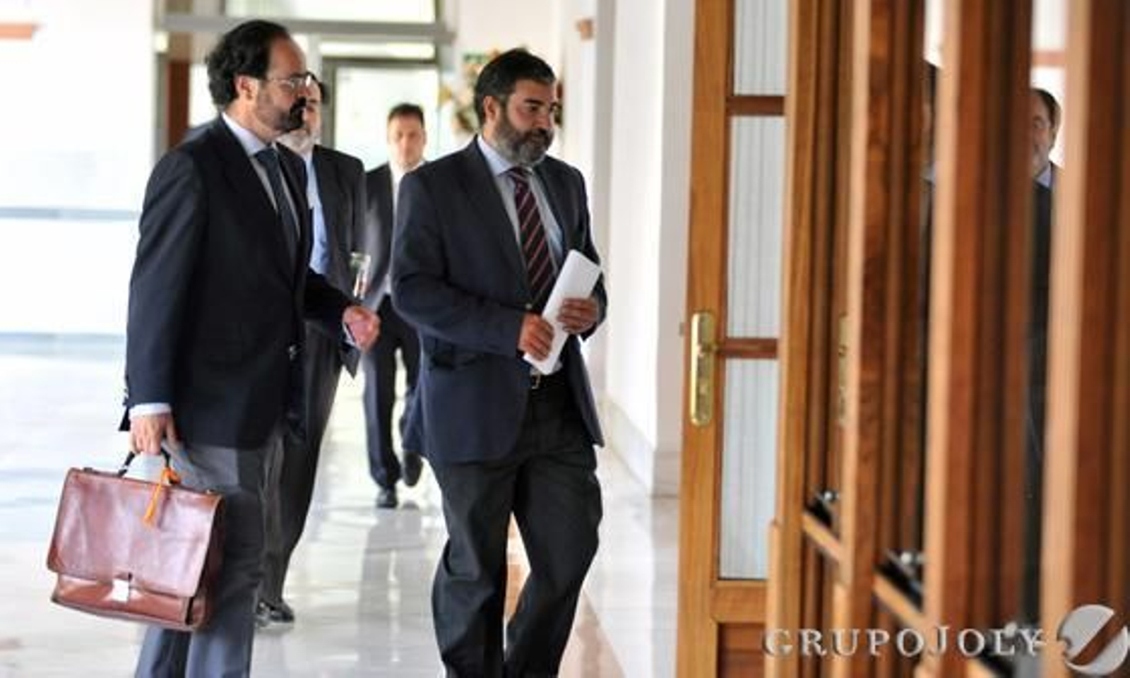 Manuel Diz-Lois en su llegada al Parlamento.

Foto: Juan Carlos Vazquez