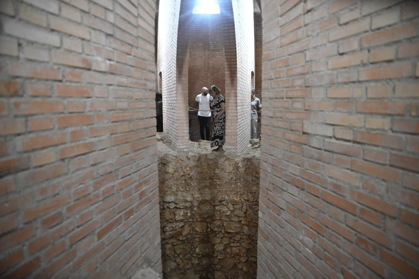 La apertura de los mausoleos romanos de Córdoba, en imágenes
