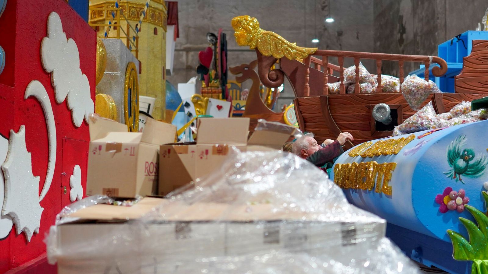 Varias de las carrozas que forman parte del cortejo.