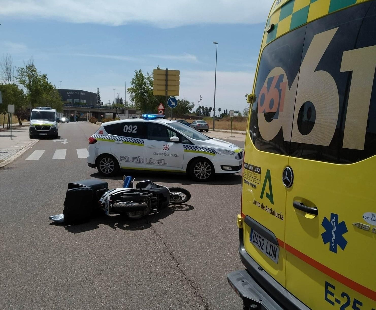 Estado en el que ha quedado la moto tras el accidente.