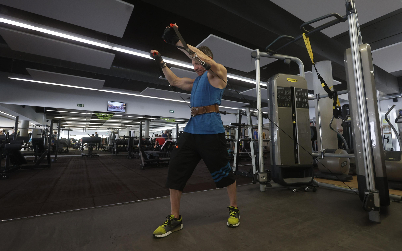 Imágenes del primer día sin mascarilla en interiores