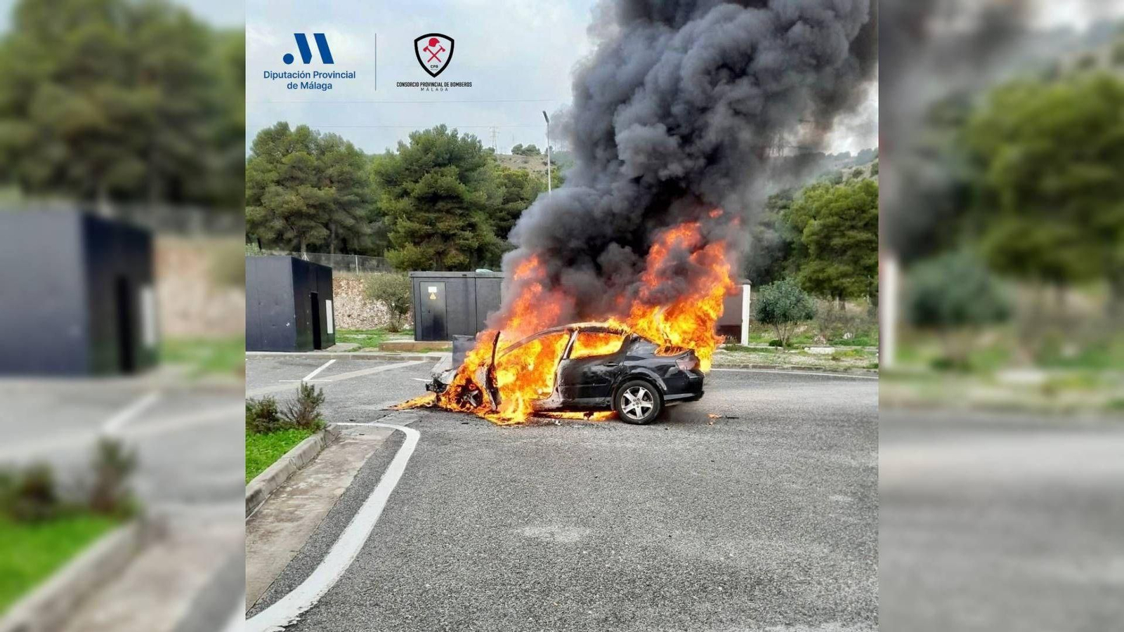 El vehículo en llamas.