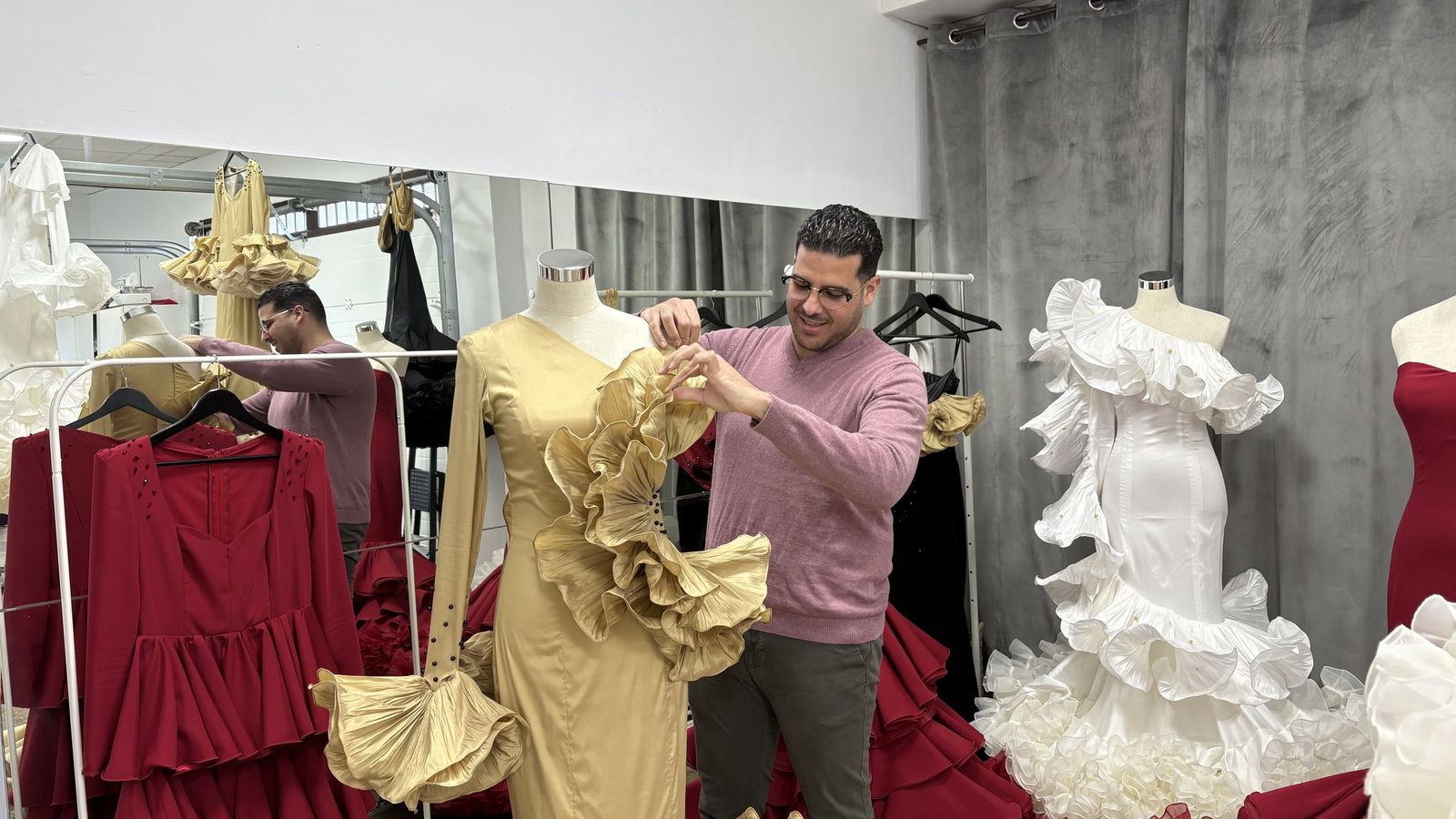 Diseños asimétricos en el Atelier de Jorge Suárez.