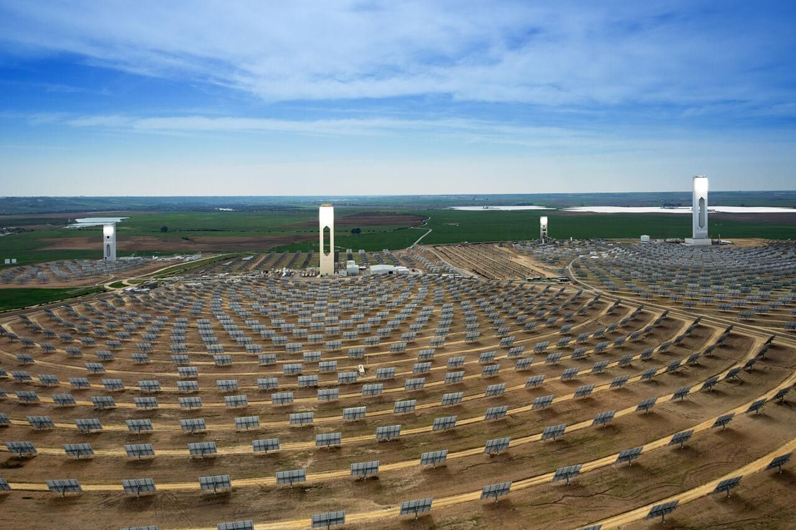 Planta termosolar Solúcar, construida por Abengoa, en Sanlúcar La Mayor ( Sevilla).