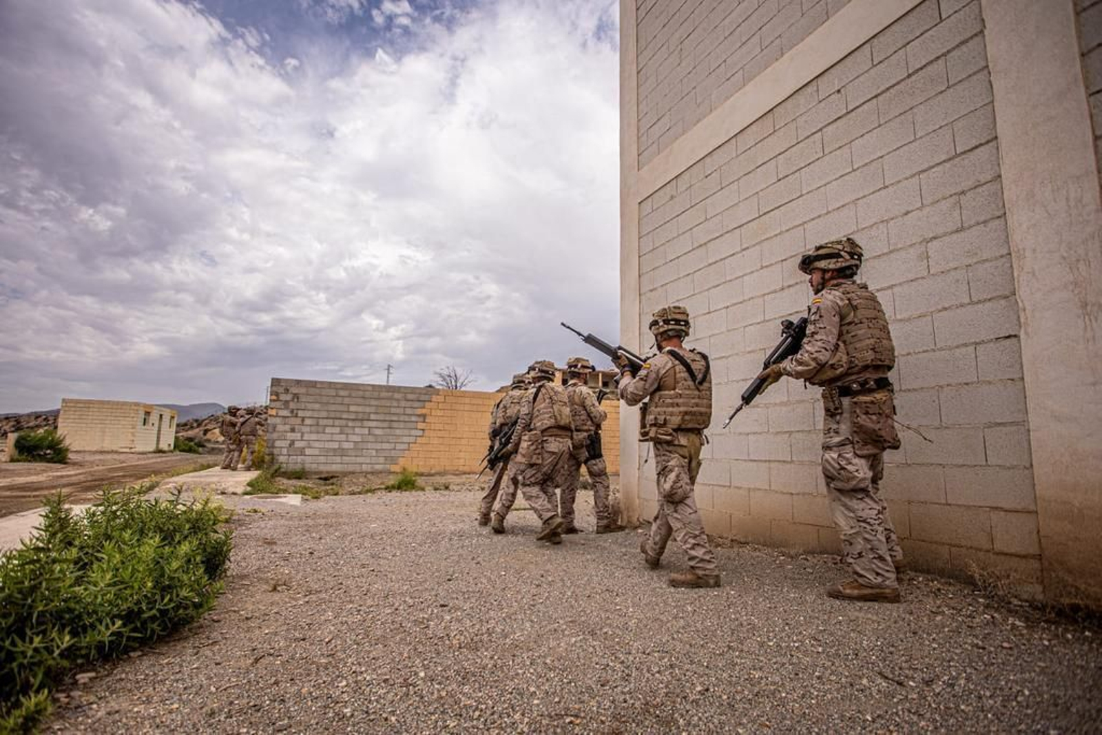 La 5ª compañía del 2° Batallón de Desembarco del Tercio de Armada realiza ejercicio de combate urbano en Almería..