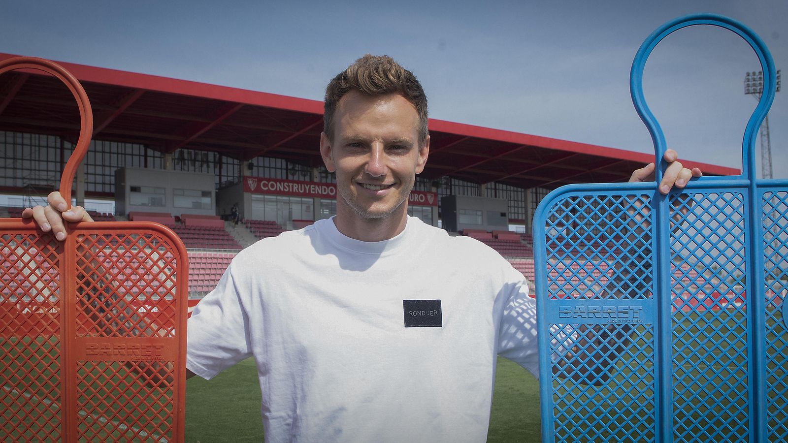 Rakitic, posando para el Diario de Sevilla.