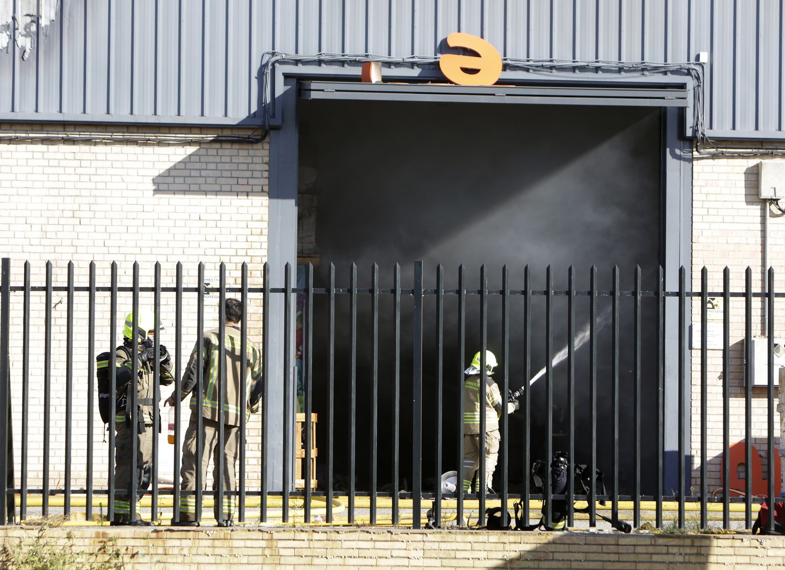 Incendio en el polígono de Fuente del Rey