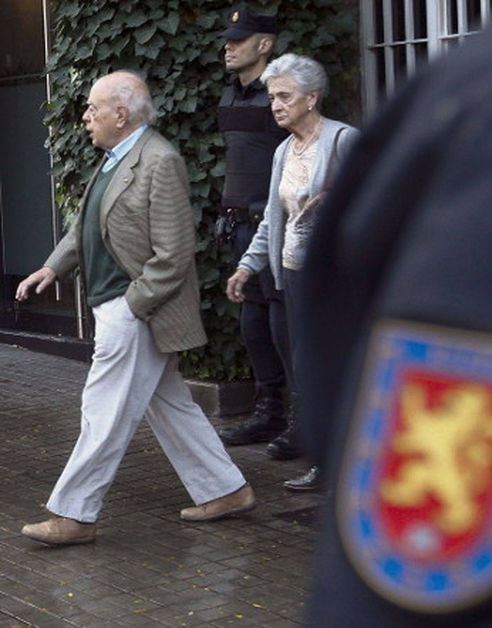 La Policía registra las casas y las empresas de Pujol y sus hijos