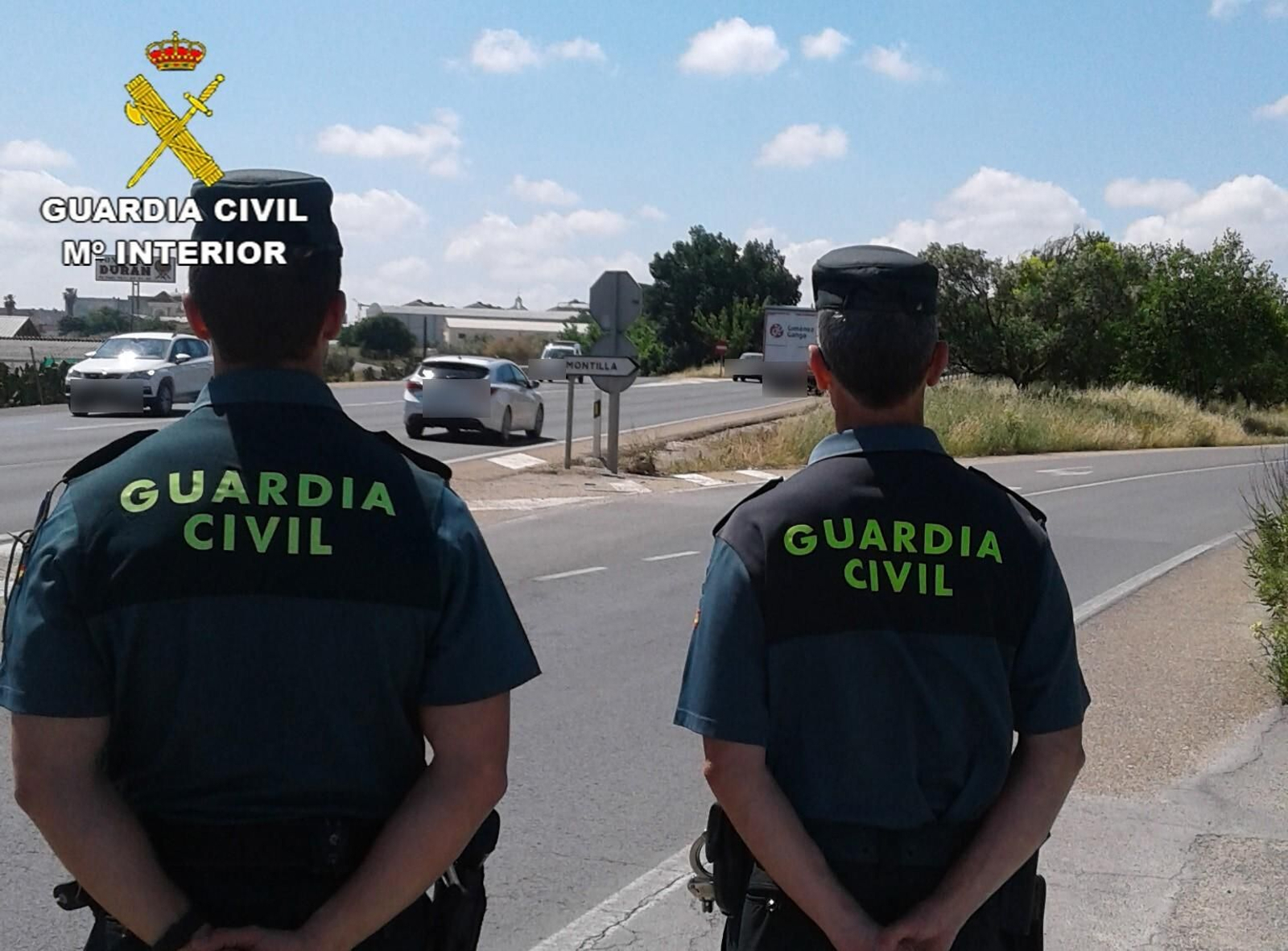 Patrulla de la Guardia Civil en Montilla.
