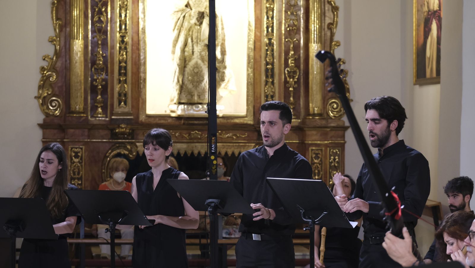 Imágenes de la actuación de Íliber Ensemble y el Coro Tomás Luis de Victoria en el XXI Festival de Música Renacentista y Barroca de Vélez Blanco