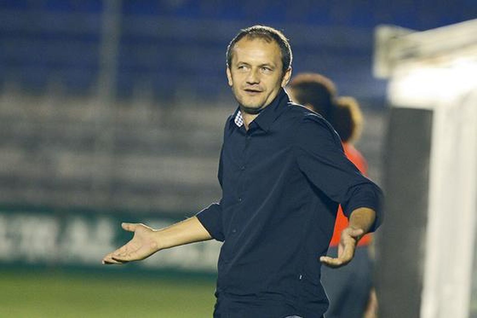 Vidakovic, incrédulo ante una decisión del colegiado. 

Foto: Joaquin Pino