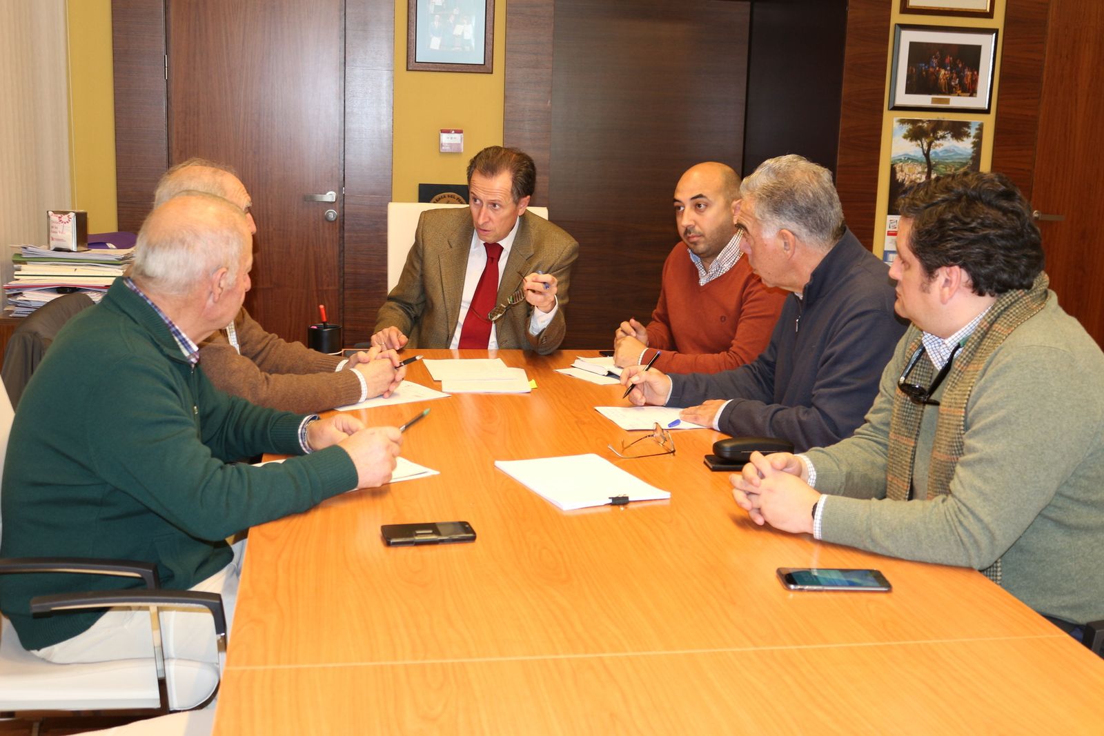 Un momento de la celebración de la Mesa del Vino, recientemente en Alcaldía.