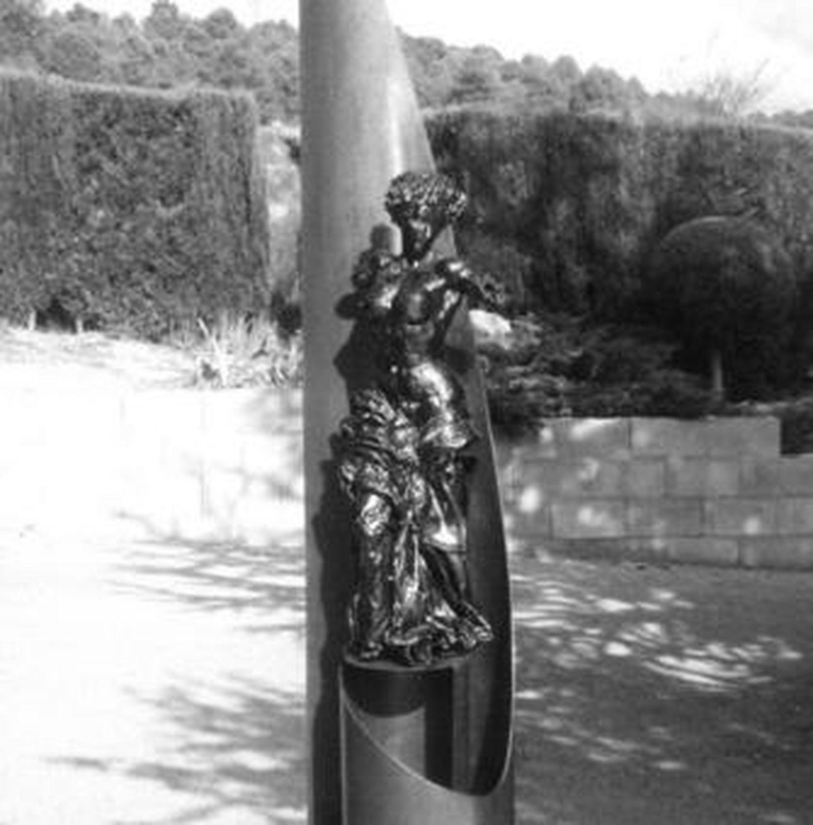 Una de las esculturas de Ismael Lloréns que se pueden ver en la galería Ceferino Navarro.