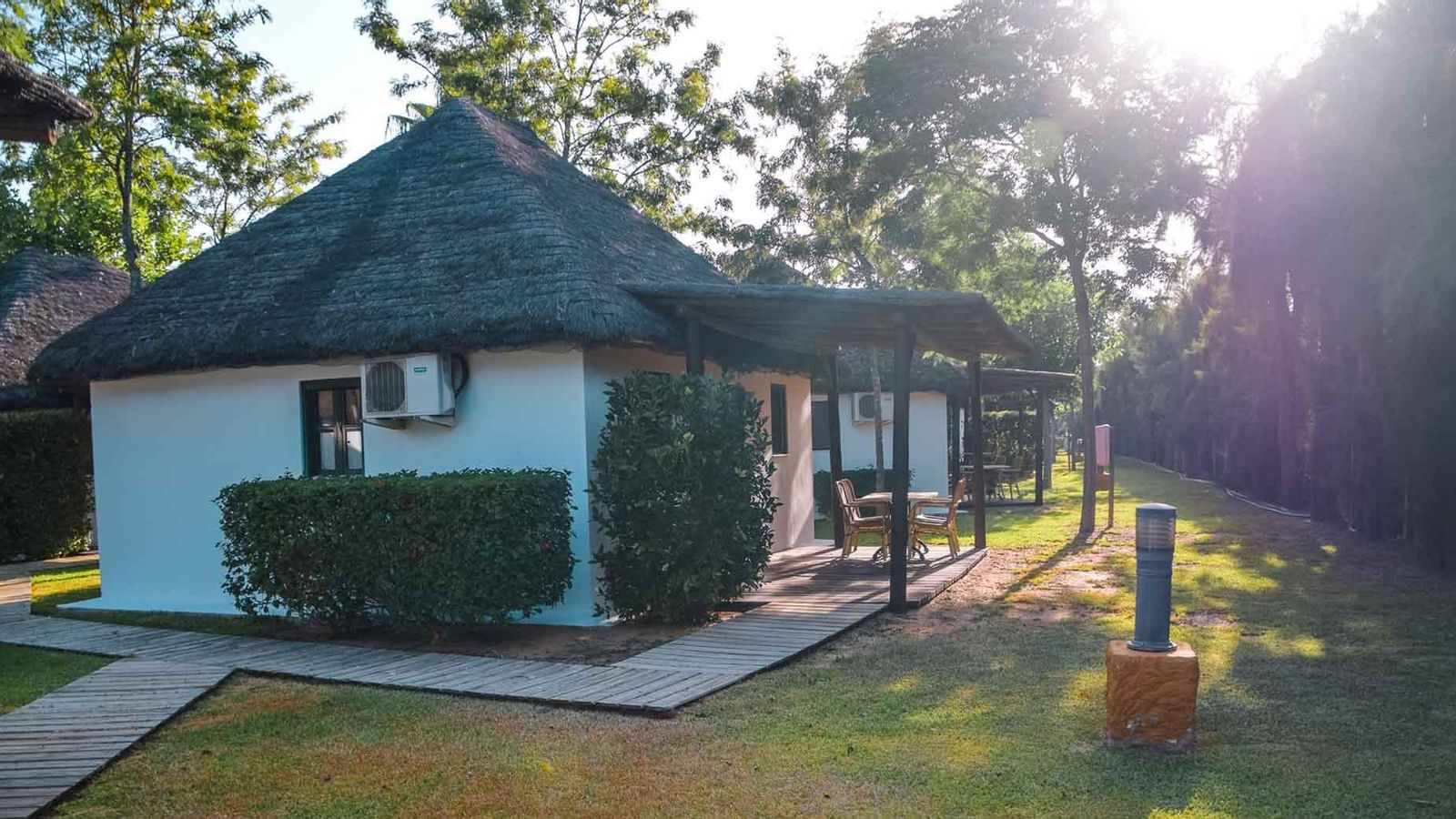 Choza marismeña en Camping La Aldea