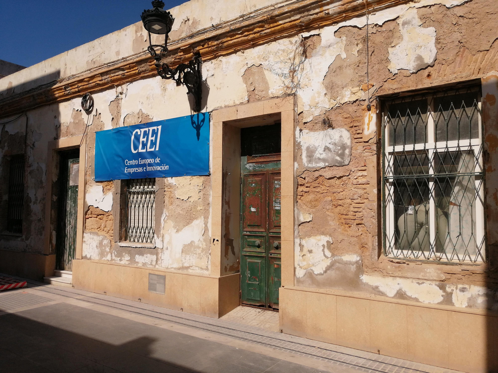 Edificio de calle De la Plaza en el que se construirá el centro de emprendimiento