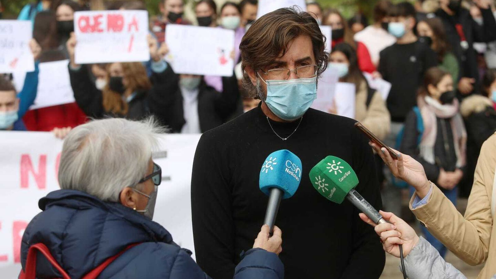 David Triguero, director del IES  La Rosaleda, durante las protestas en defensa del Bachillerato Musical
