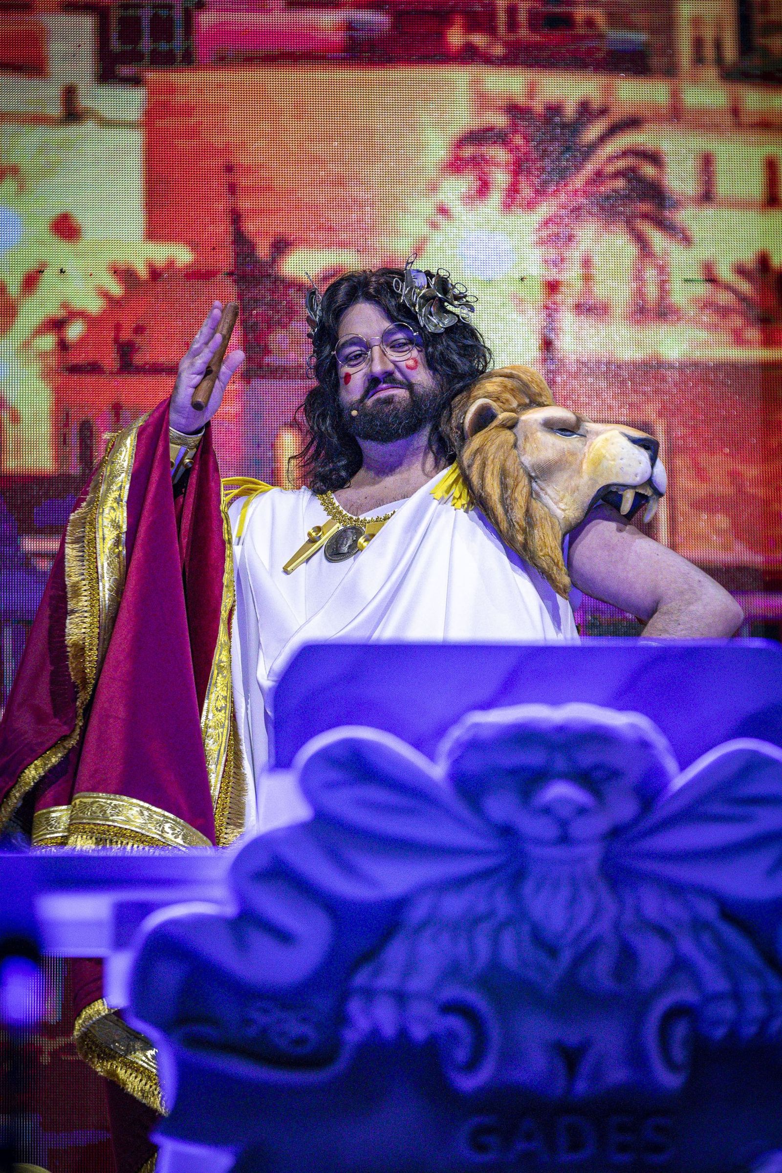 Las imágenes del pregón y la boda de Manu Sánchez en el Carnaval de Cádiz 2026