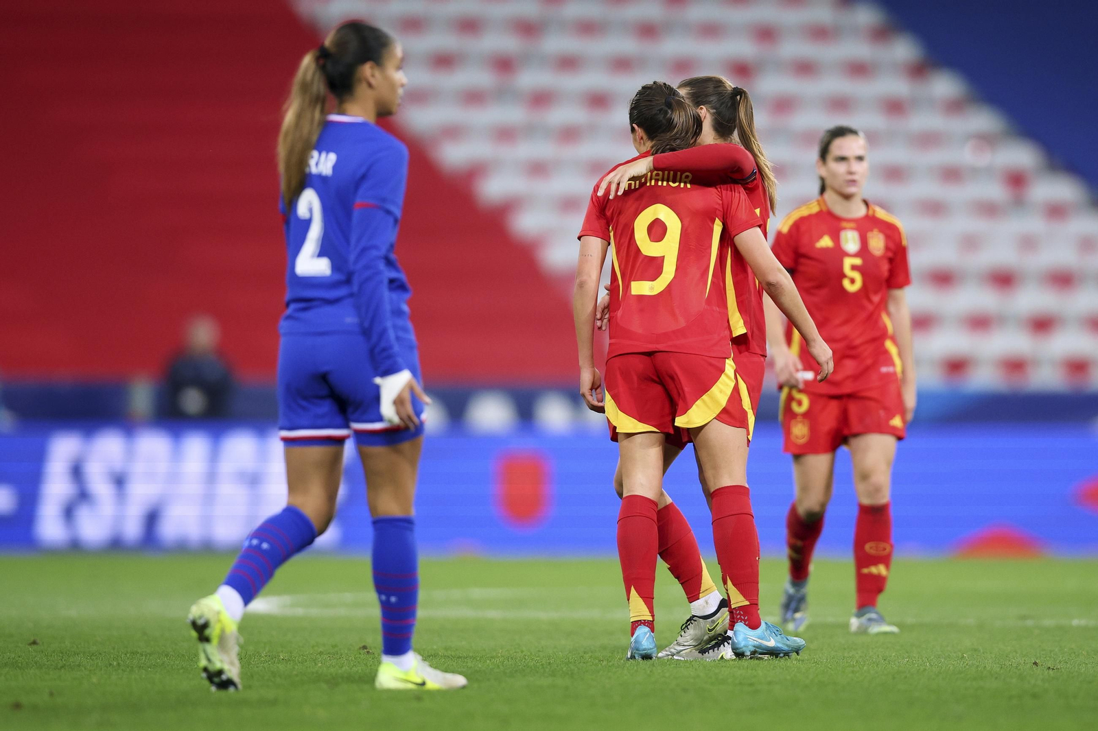 Las fotos de la exhibición de España femenina en Francia