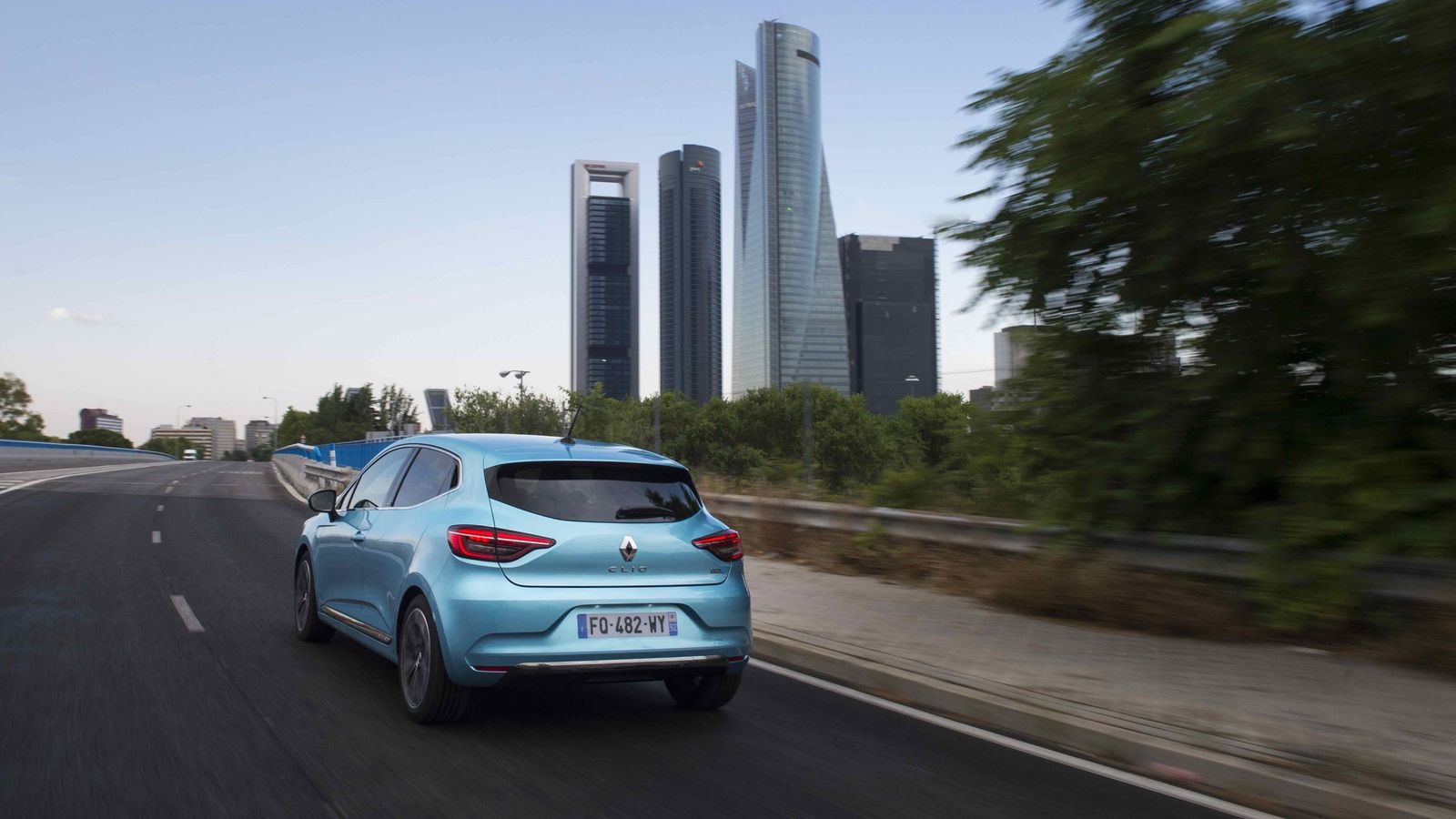 El Clio E-Tech es la alternativa con la que Renault puede jugar a los Diesel, en tanto que consumo o precios son muy semejantes a los de los dCi con la ventaja de que cuenta con mayor potencia.
