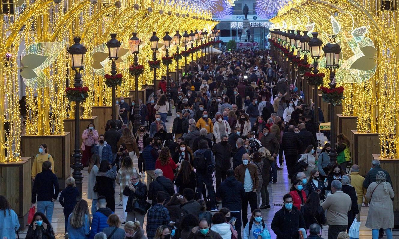 La calle Larios, el pasado viernes, tras el encendido de las luces.