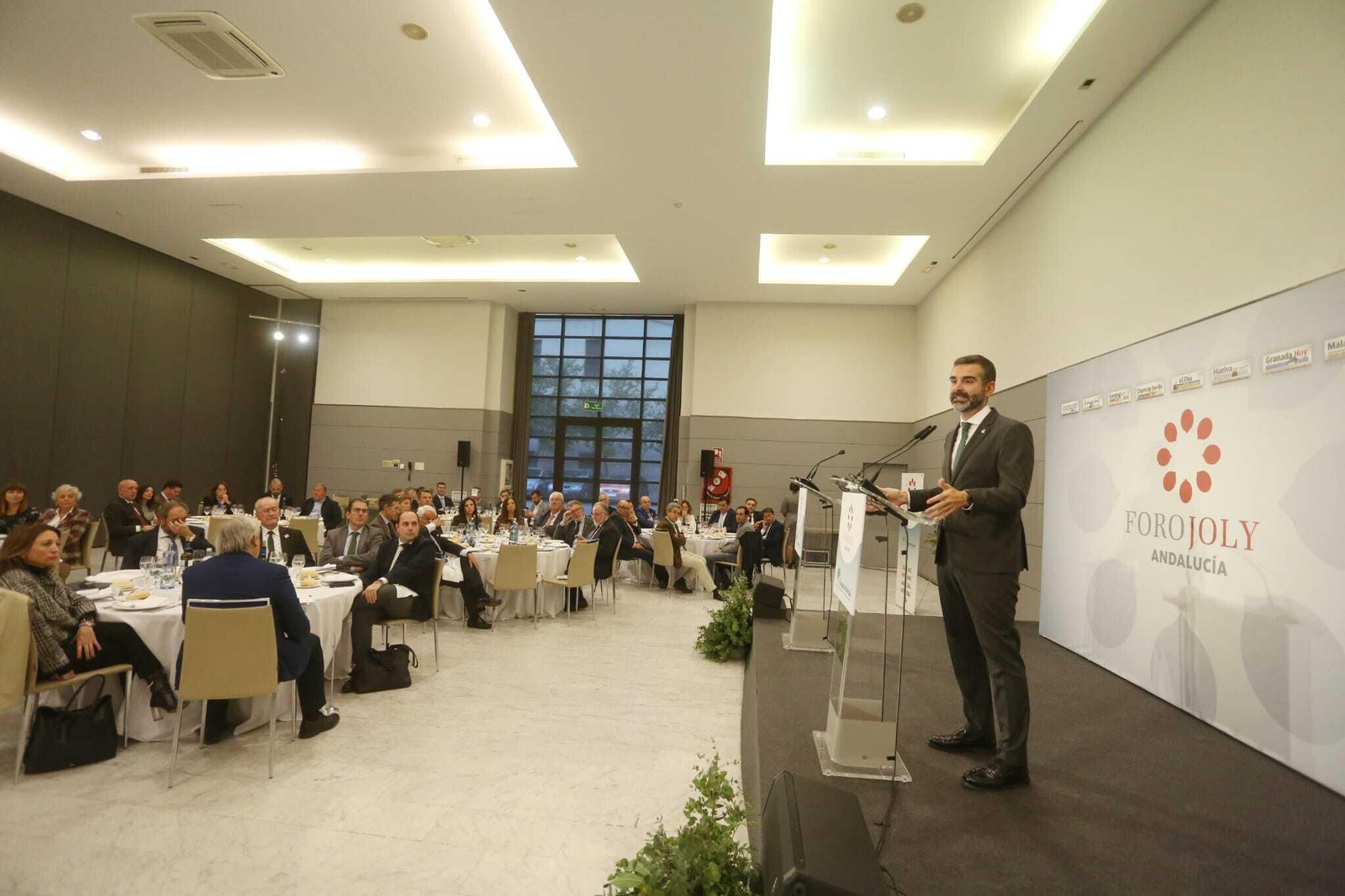 El consejero Ramón Fernández-Pacheco durante  su conferencia en el Foro Joly.
