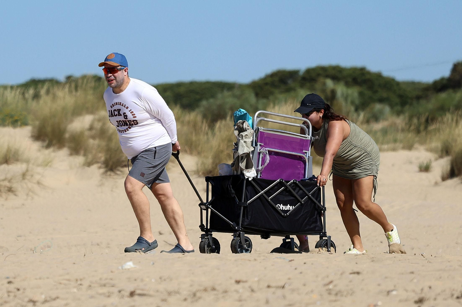 Imágenes del ambiente en las playas de Huelva durante la mañana