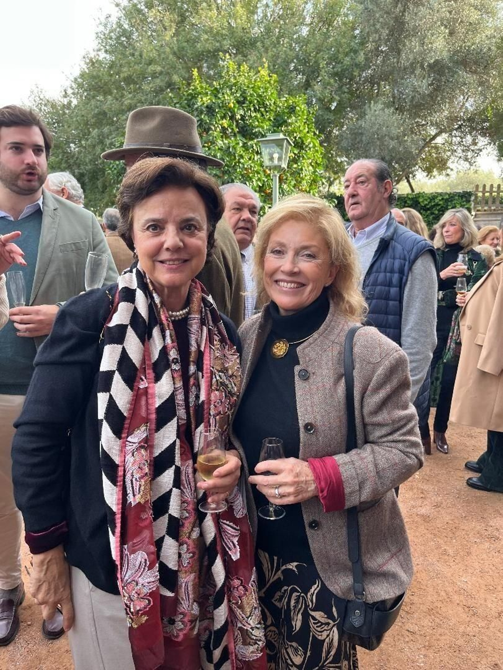 Margarita Ballarín y la marquesa de Domecq.