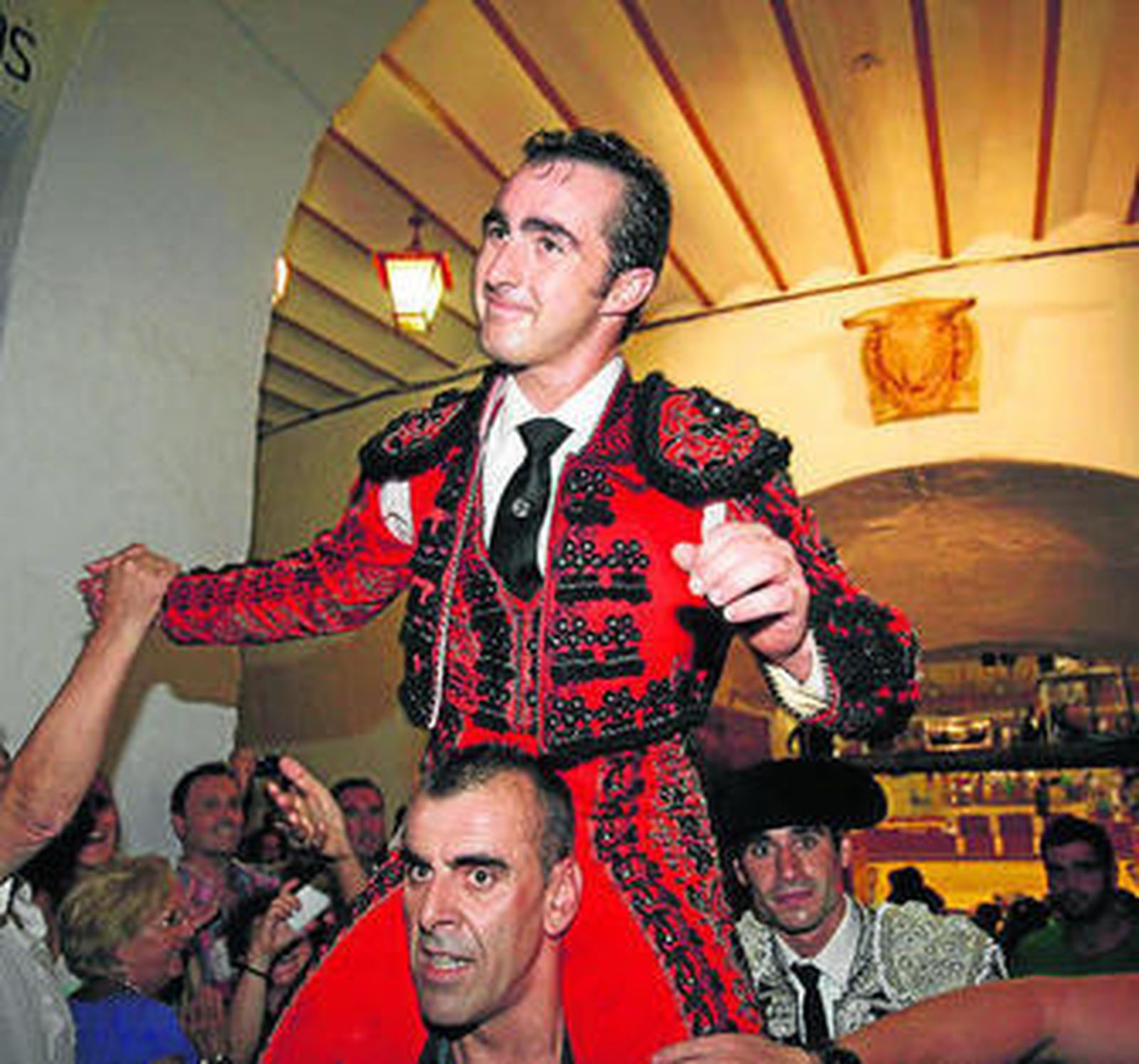 David Fandila 'El Fandi' en una de sus recientes salidas a hombros.