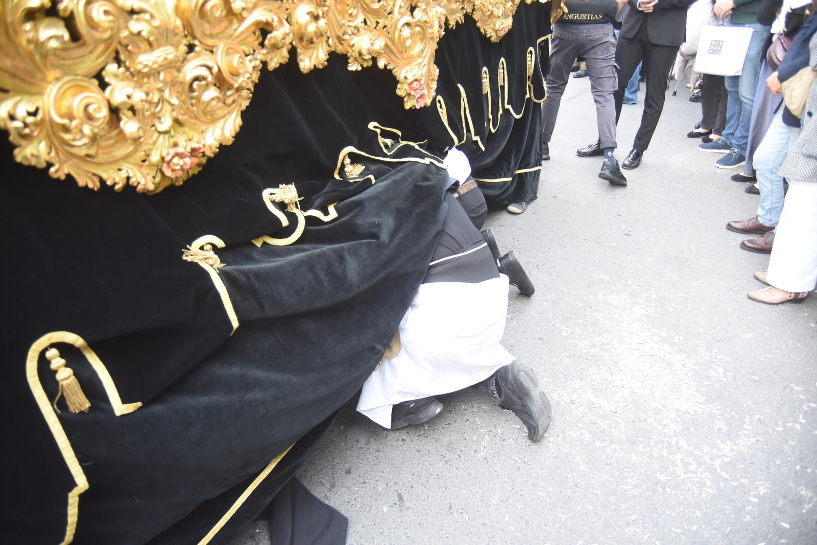 La procesión de las Angustias en este Jueves Santo de Córdoba, en imágenes