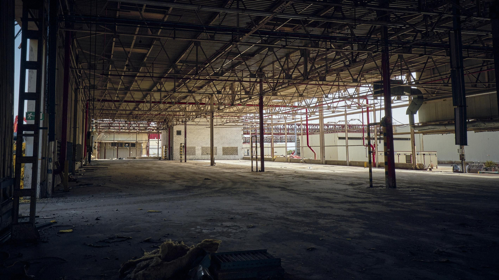 Derribo de la antigua factoría de Delphi.