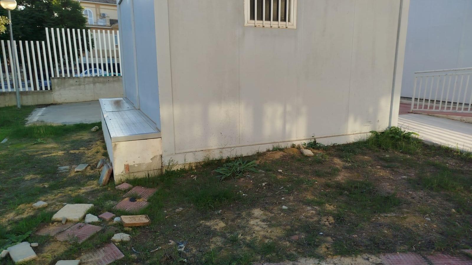 Una de las caracolas provisionales en las que dan clases.