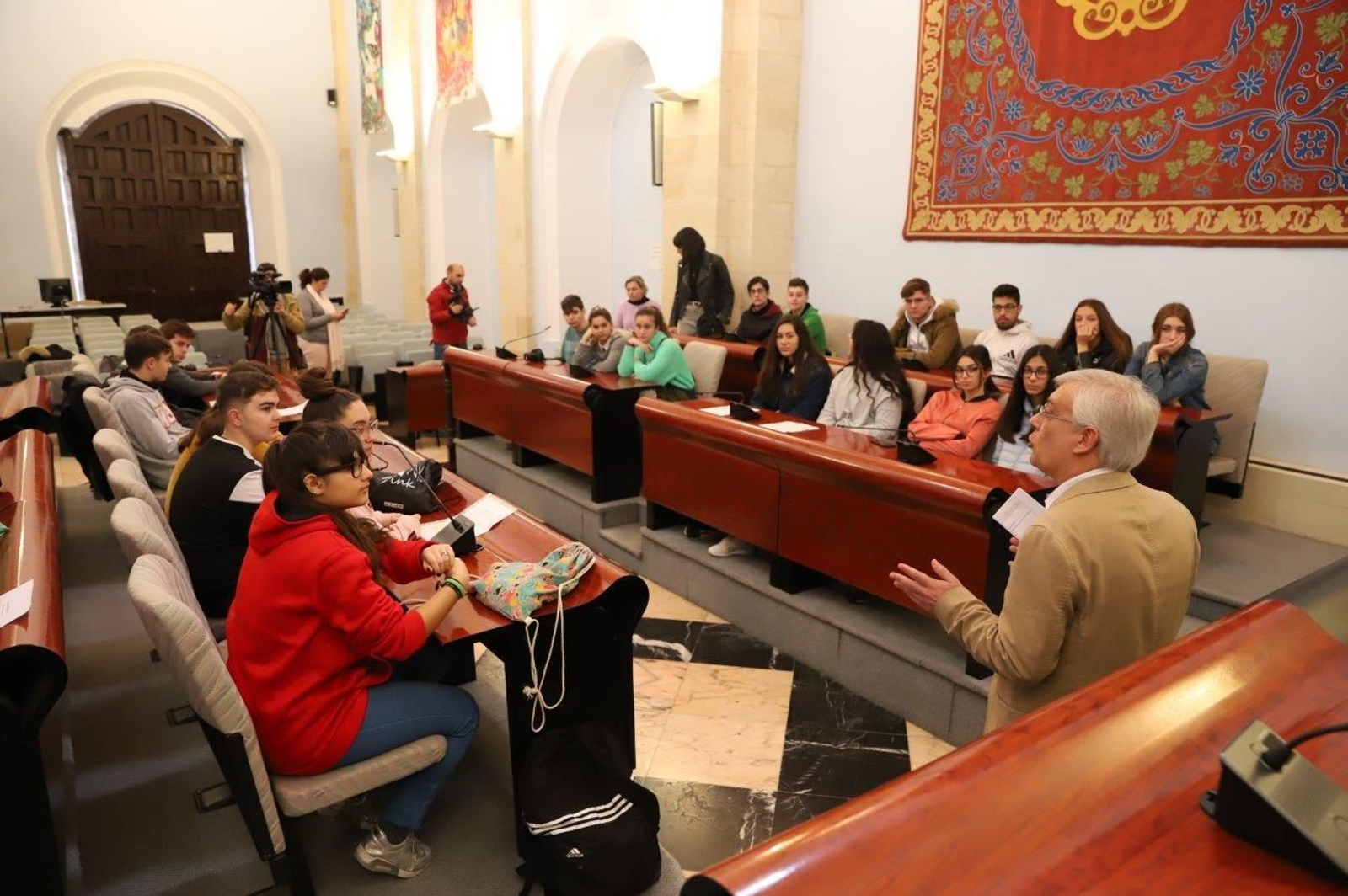 Una actividad por el Día de la Constitución en el Ayuntamiento, dentro de la oferta educativa municipal 'Jerez Educa'