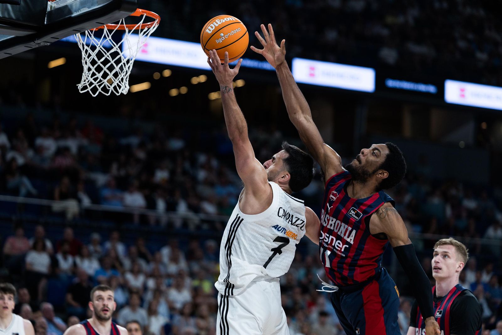 El Real Madrid sufre pero gana al Baskonia (82-76)