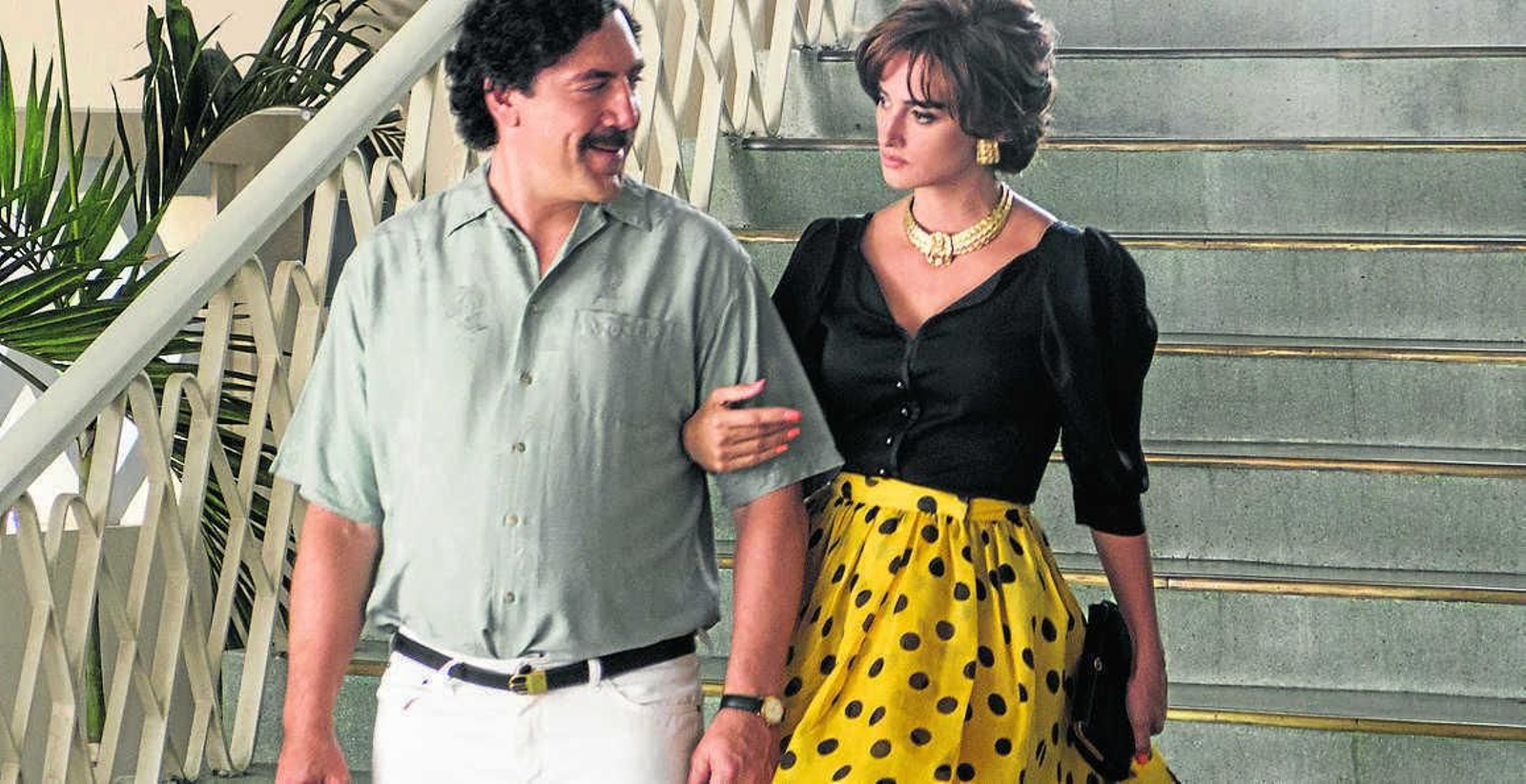Fotograma de la película 'Loving Pablo' con Javier Bardem y Penélope Cruz.