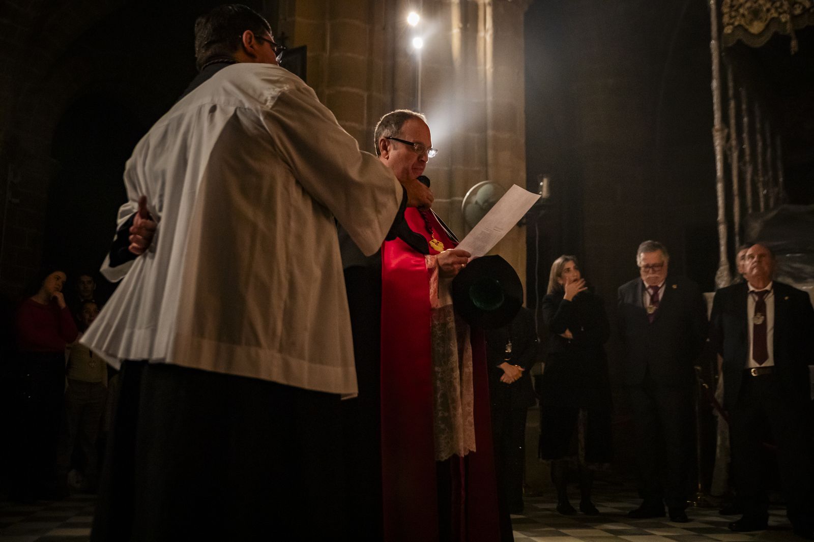 Así fue el viacrucis del Cristo de la Viga por el interior de la Catedral de Jerez