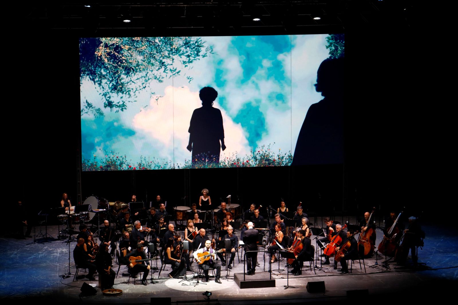 El Festival de la Guitarra de Córdoba abre con un homenaje a Manolo Sanlúcar, en imágenes