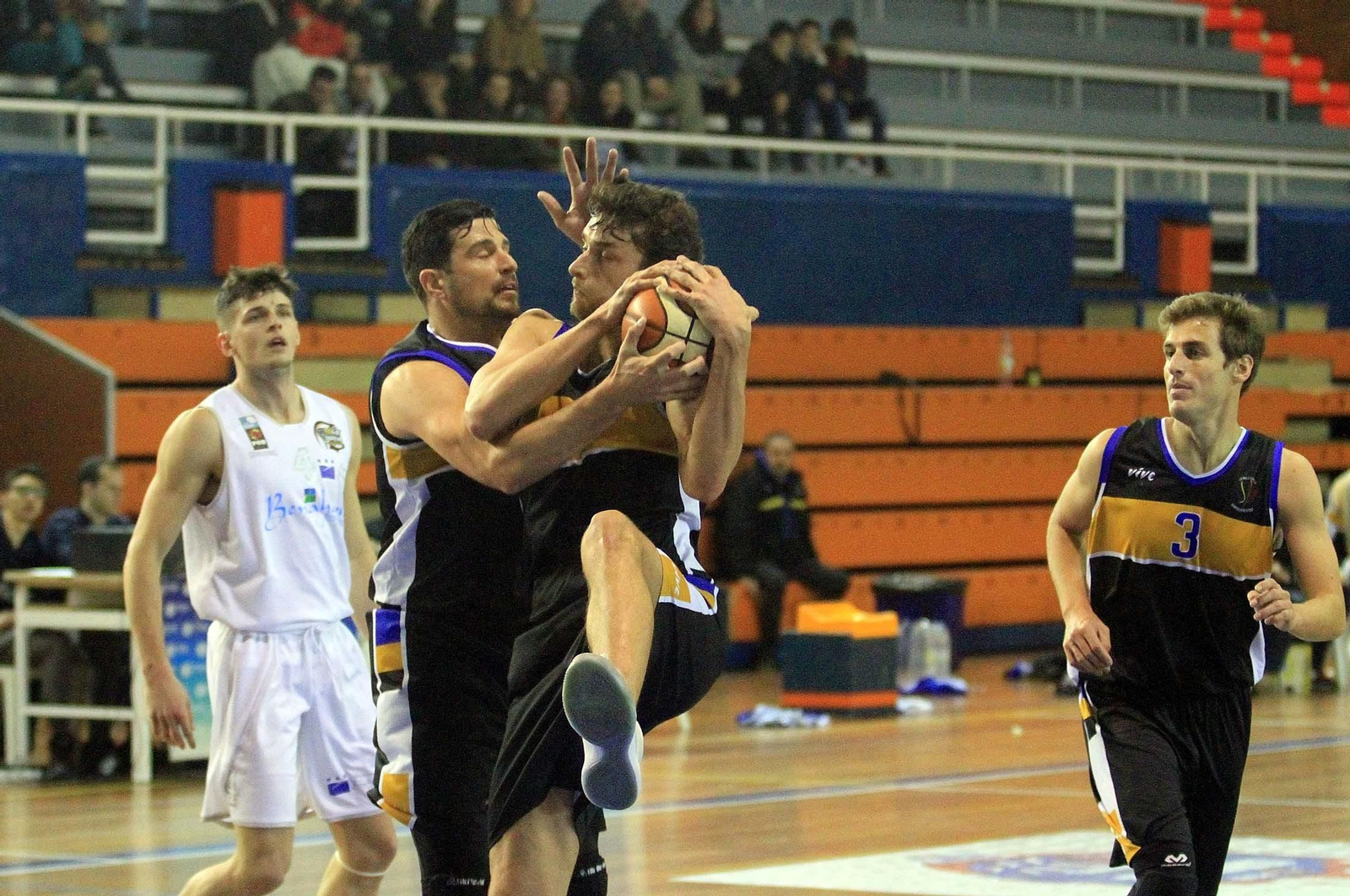 Imágenes del partido de baloncesto Enrique Benítez- Benahavís