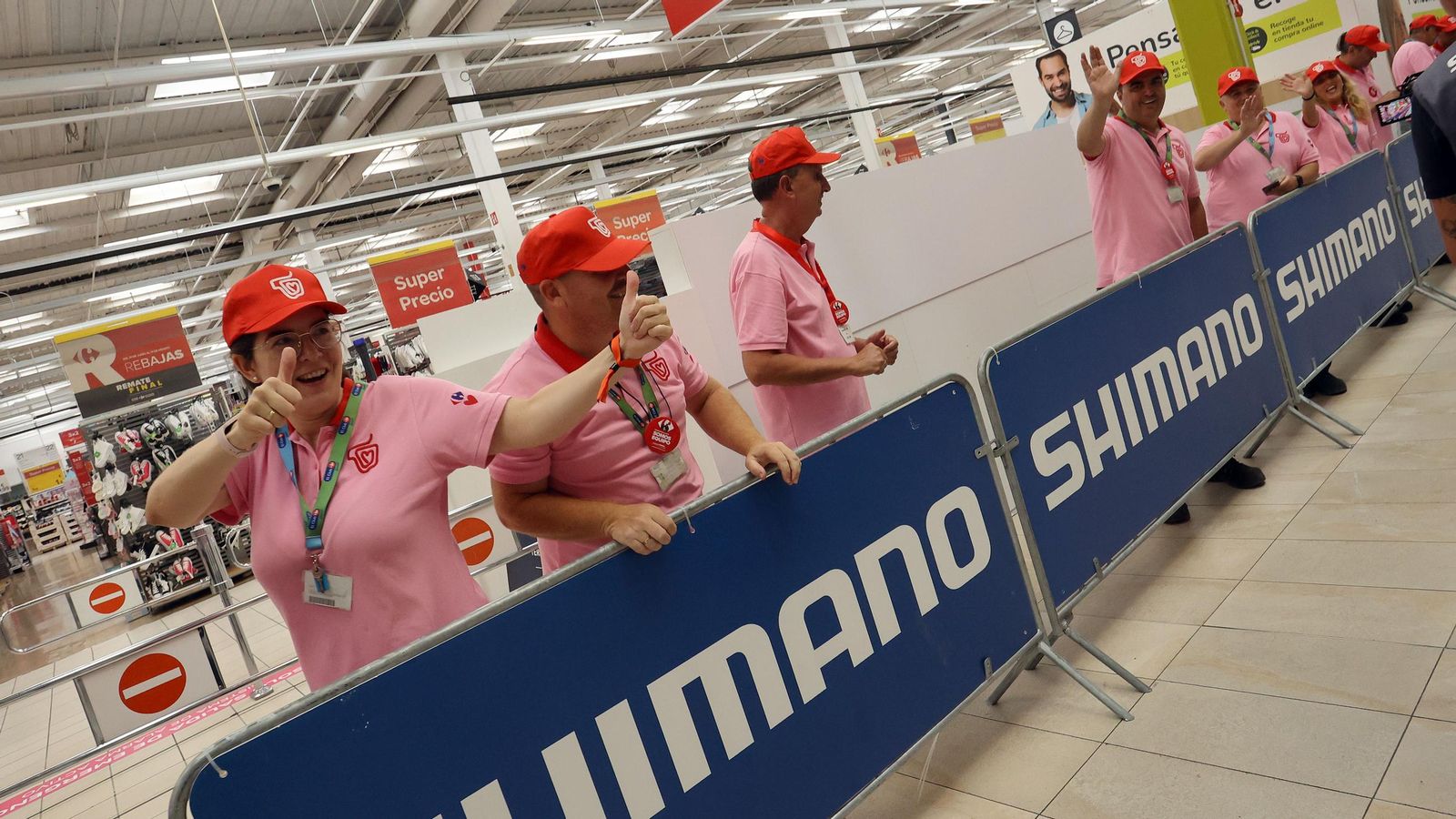 Así fue la salida de la Vuelta España desde Carrefour Sur en Jerez