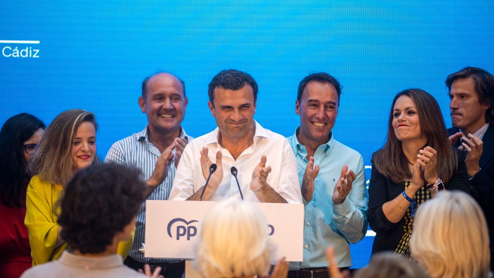 Bruno García y parte de su equipo en el cierre de campaña del PP.