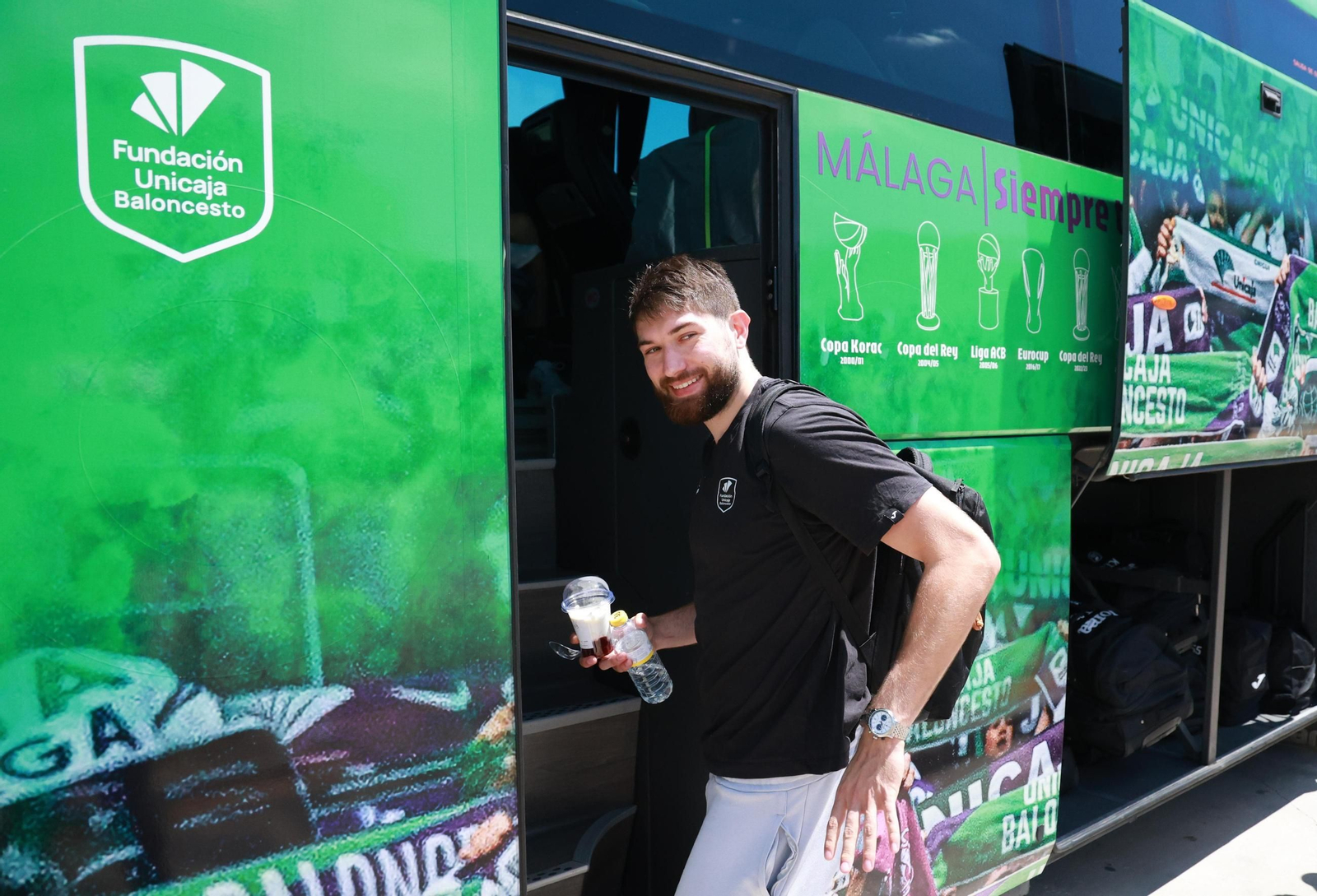 La salida del Unicaja a la Final Four de Atenas, en fotos