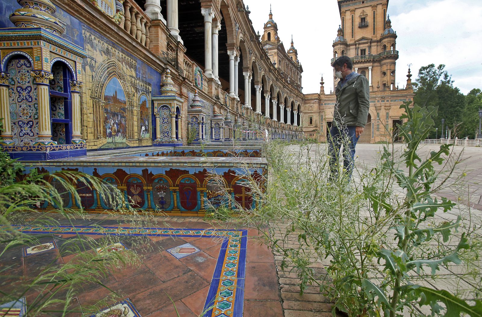 Abandono en la Plaza de España por el confinemiento