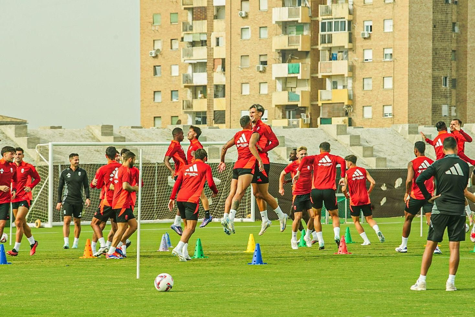 El primer entrenamiento de Fran Escribá en imágenes