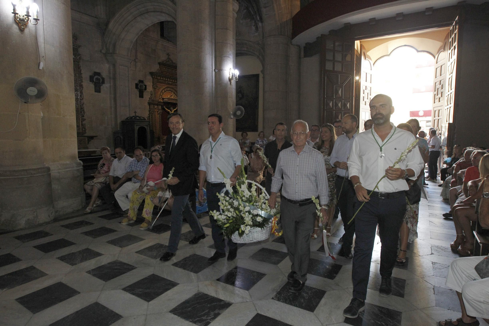 Fotogalería ofrenda floral a la Virgen del Mar. Feria de Almería 2019