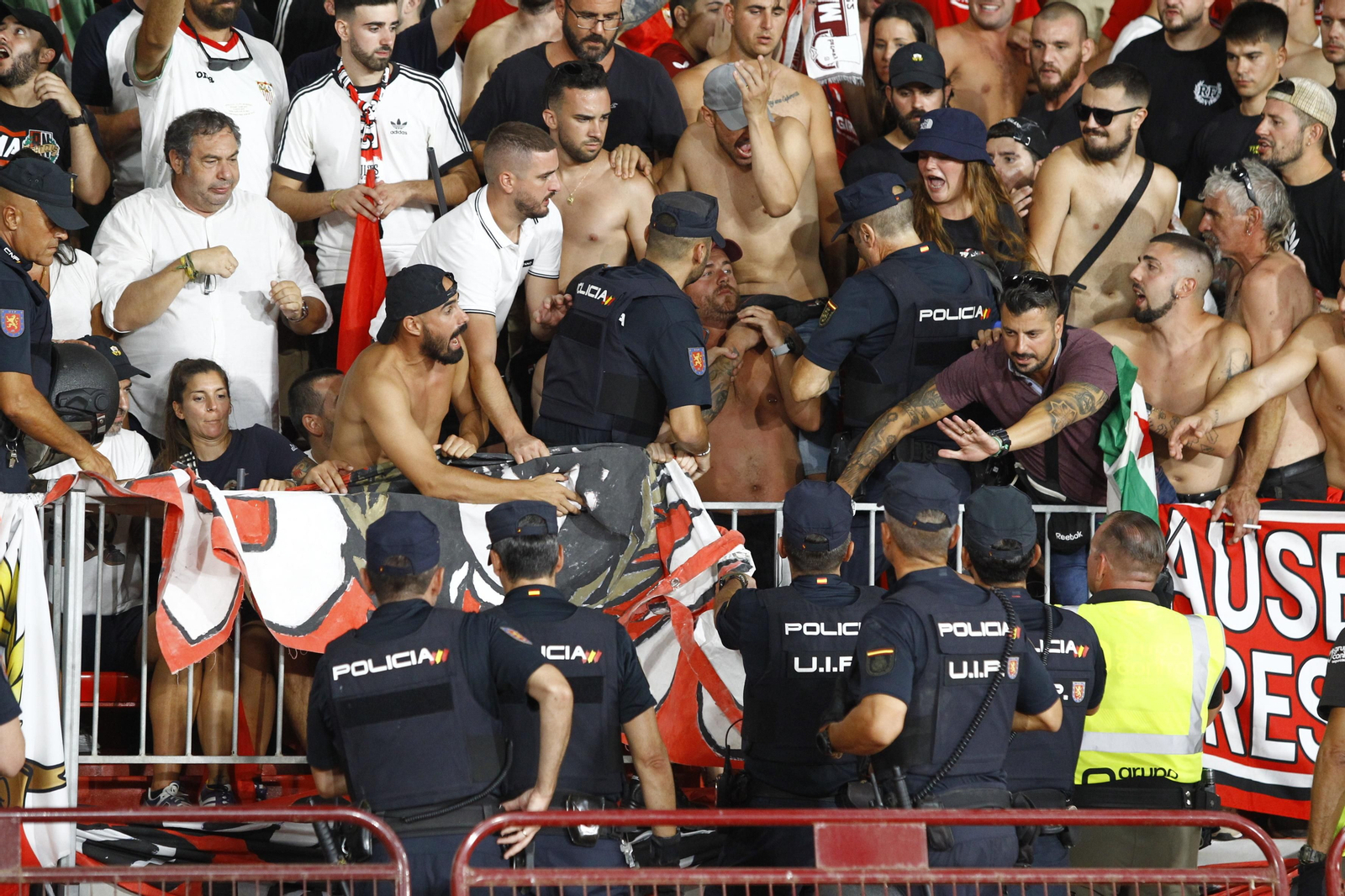 Imágenes del partido U.D. Almería-Sevilla F.C.