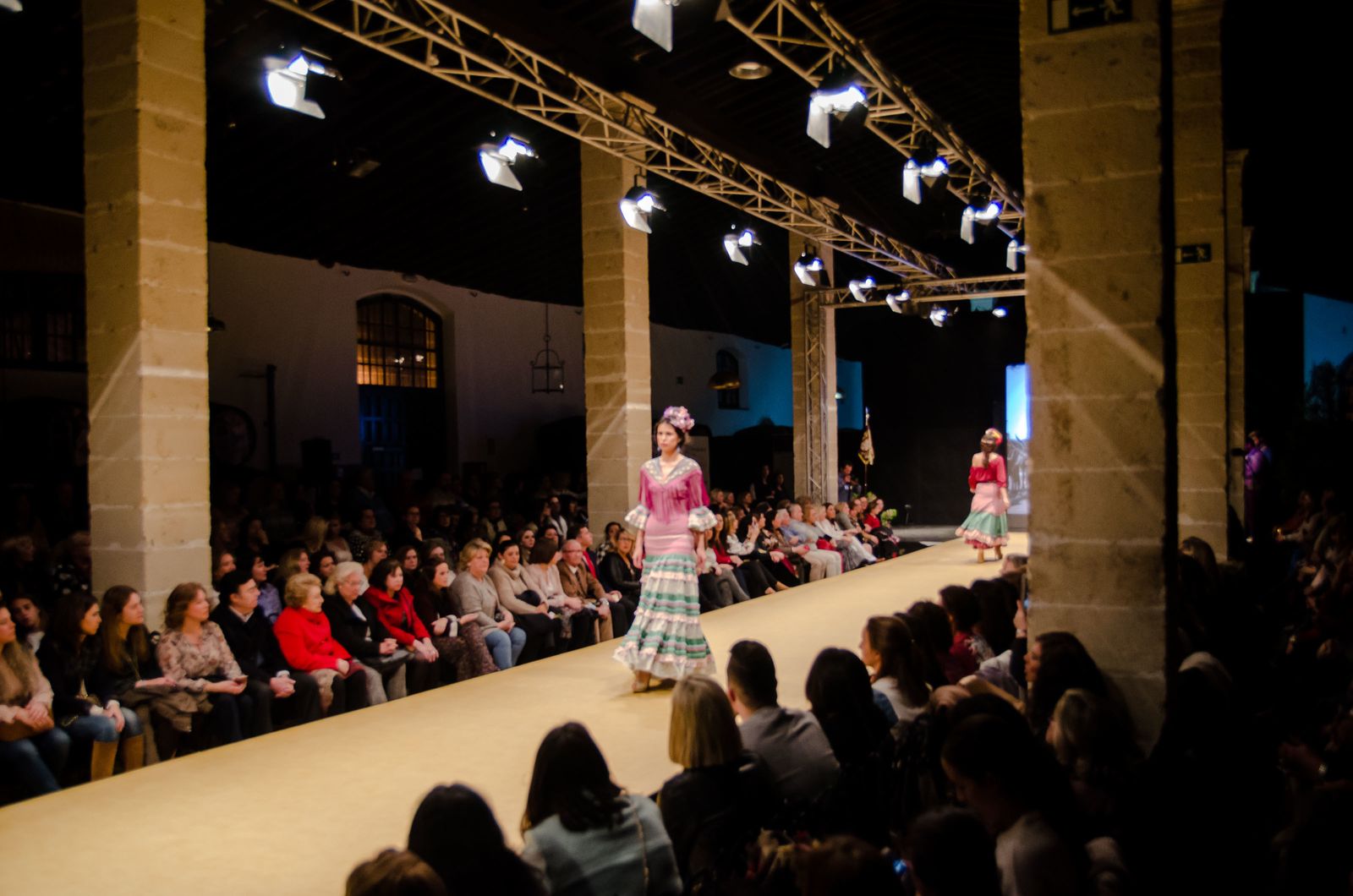El desfile benéfico para la Hermandad del Rocío, en imágenes